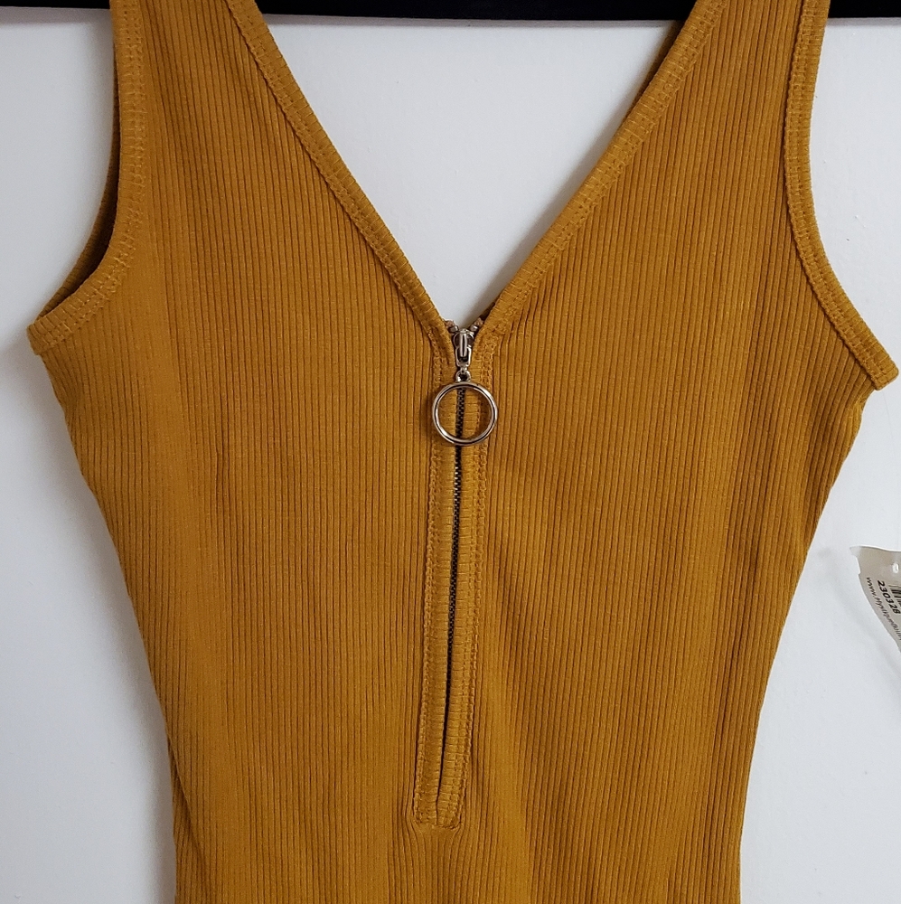 Hermoso vestido color mostaza